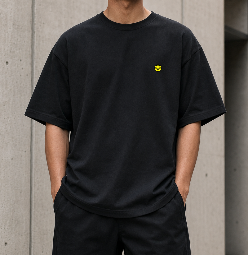 Camiseta Oversized Bola de Futevôlei Amarela Desenho